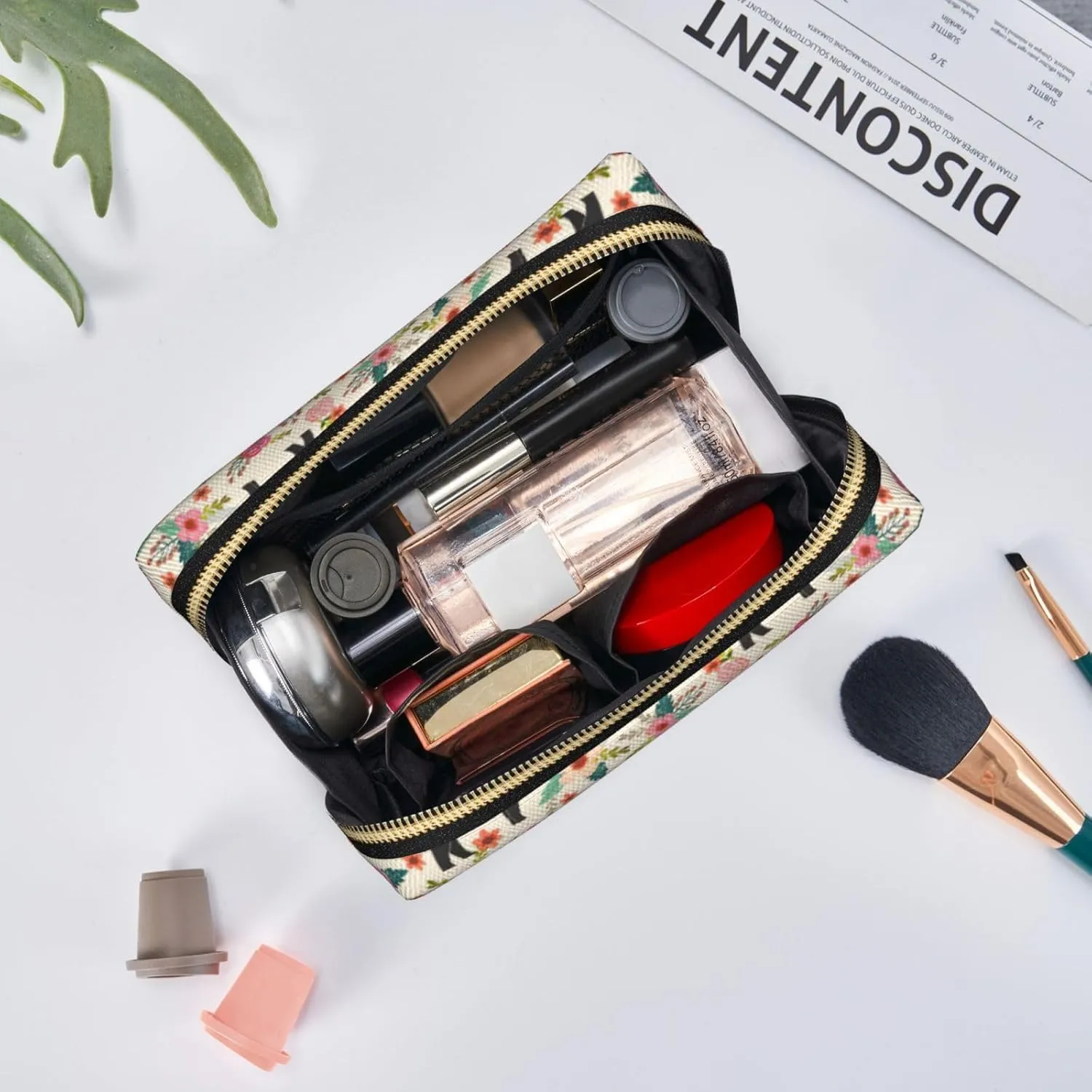 Pink Flower Show Steer Cows Cattle Toiletry Pouch, Travel-Friendly Makeup Organizer For Makeup Brushes, Lipsticks
